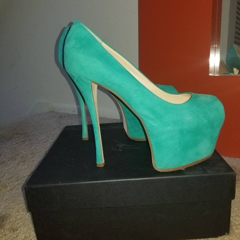 Giuseppe Suede Heel